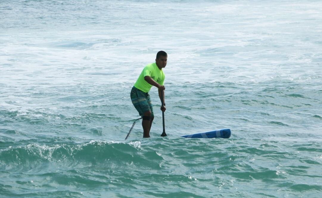 Carlos Andrés se cuelga la plata para Oaxaca en la modalidad de stand up paddle. Foto: Especial