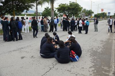 Regresan conflictos a la UABJO; “toman” instalaciones y bloquean