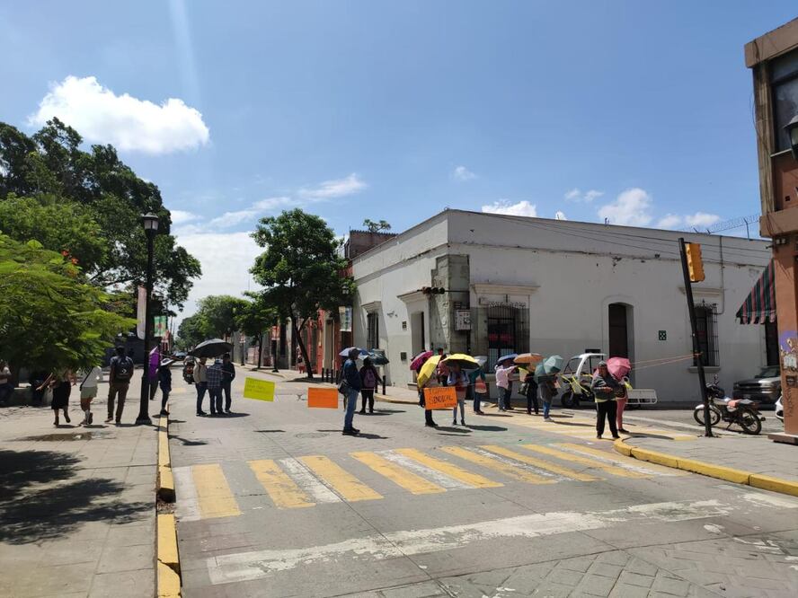 Por segundo día, Sindicato Autónomo del Ayuntamiento bloquea Centro Histórico de Oaxaca para protestar contra Neri. Foto: Mario Arturo Martínez