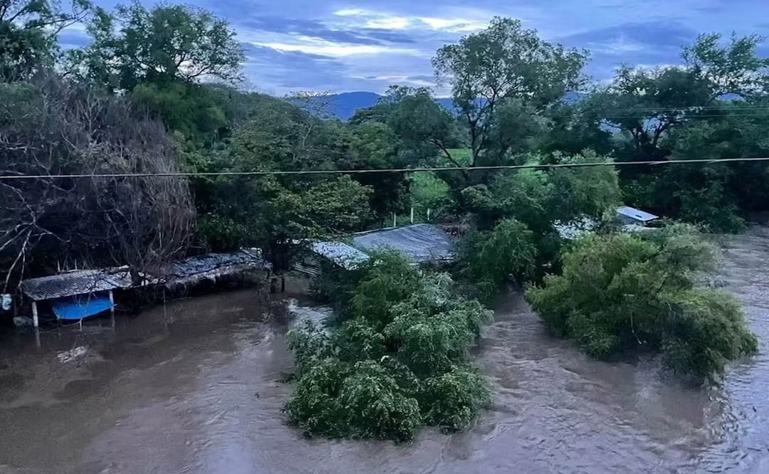 Pesquerías inundadas en Tapanatepec, Oaxaca, por mar de fondo. Foto: Especial