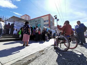 Inician paro de labores en el Hospital Civil de Oaxaca; reclaman el pago del FAEC