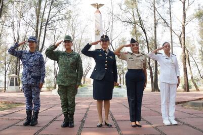 Mamás soldado: combinan la milicia con la maternidad