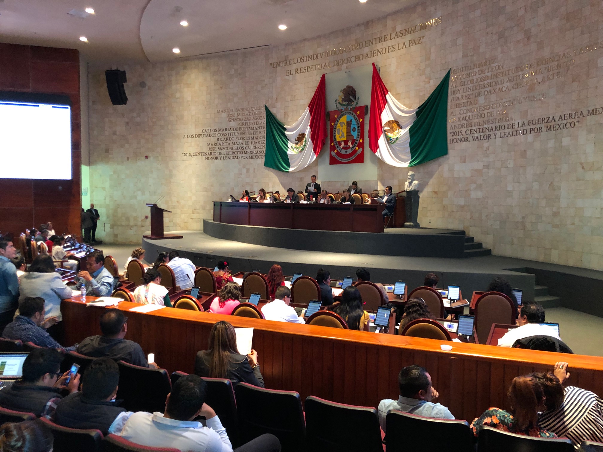 Congreso de Oaxaca declara “non grato” a Quadri