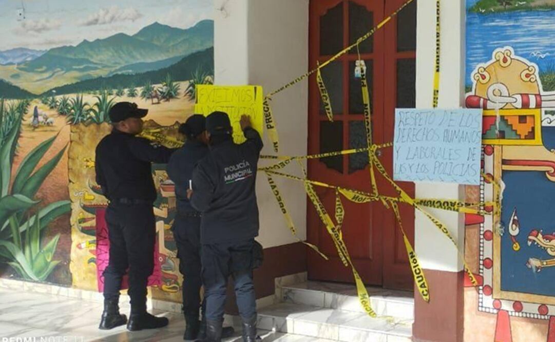 Policías tomaron el palacio municipal de Chalcaongo, Oaxaca. Foto: Especial