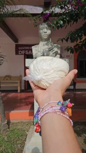 Estatua de la niña Leobarda Castellanos en la comunidad de Reyes Etla, Oaxaca. Foto: IG@mario.come.oaxaca