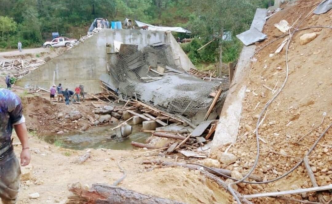 Colapsa puente en construcción en Tamazulápam Mixe; gobierno de Oaxaca reporta 6 heridos. Foto: Especiales
