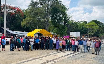 Pobladores de Reforma de Pineda exigen al CIIT cumplir compromisos; entre ellos, la reparación de caminos