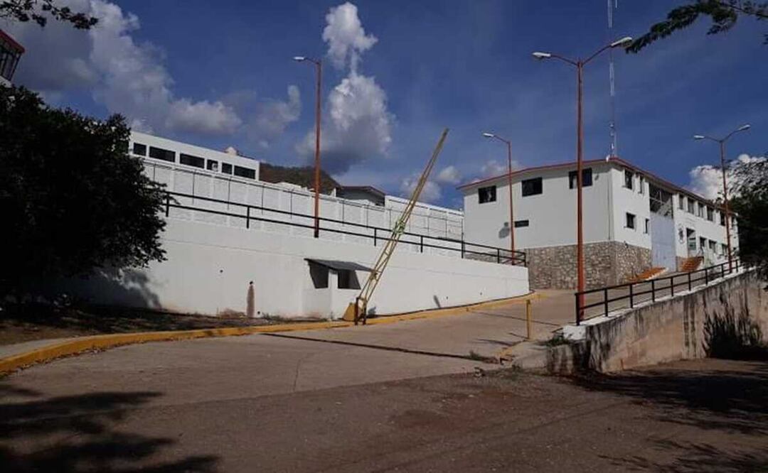 Acusan cobros de 70 mil pesos a presos de Oaxaca para no cambiarlos de penal; indagan denuncias. Foto: Especial