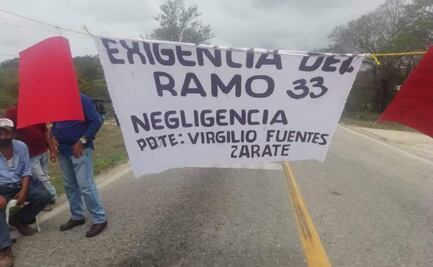 Con piedras y palos, impiden paso a la Costa, para exigir a edil de Huamelula entrega de recursos federales