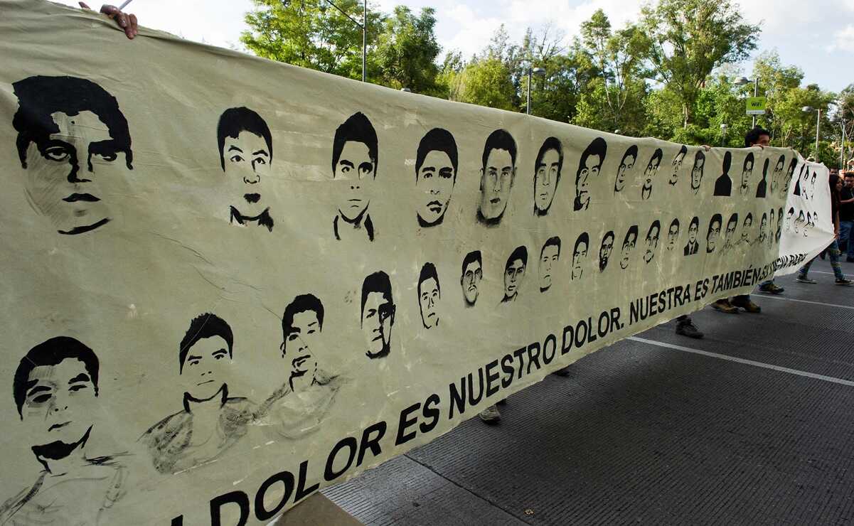 Fotos con los Abarca; quién es el coronel señalado de desaparición de los normalistas de Ayotzinapa