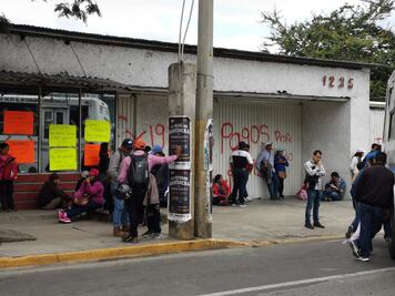 Protestan maestros de secundaria; logran negociación con autoridades educativas