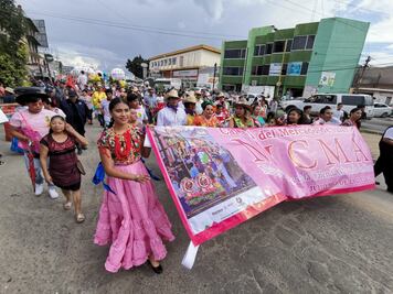 Sorprende “Mazapán” en la calenda  de la Central de Abasto