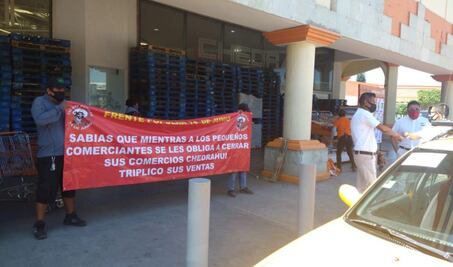 Protesta organización 14 de Junio en sucursales de Chedraui; son un foco de contagio, señalan