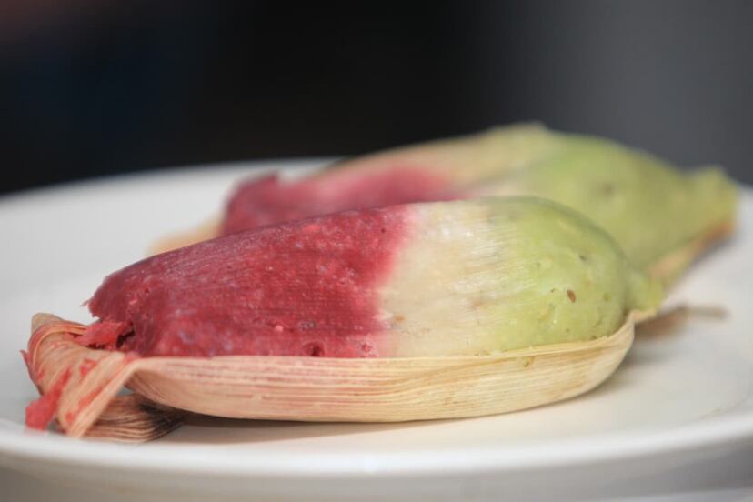 ¡Con los colores de la bandera! Familia lleva los tamales de la tradición a la innovación
