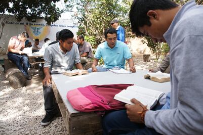 Con música rap y lecturas, ochenta jóvenes superan adicciones