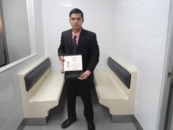 Obligan en Tuxtepec a joven de "Construyendo el Futuro" a repartir láminas; queda prensado