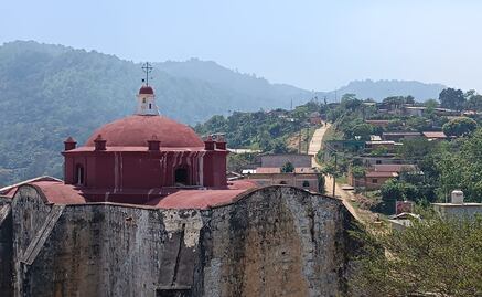 Zona norte del Istmo de Oaxaca lleva 3 días sin energía eléctrica por rayo que impactó torre de CFE