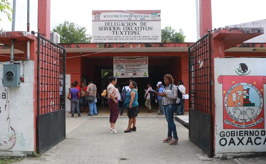 Escala conflicto en delegación del IEEPO en la Cuenca de Oaxaca, desconocen a representante. Foto: Antonio Mundaca