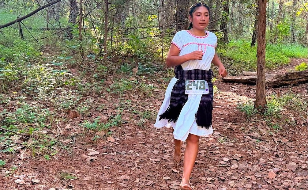 Ester Zárate corrió 14 kilómetros descalza en el Trail de las Culturas de Tlaxiaco, Oaxaca. Foto: FB@TlaxiacoCiudad