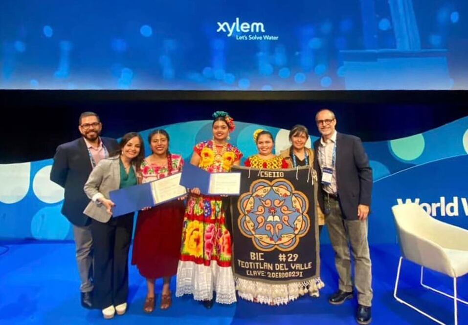 Dos alumnas de bachillerato de Teotitlán ganan Premio Juvenil del Agua por proyecto en Oaxaca. Foto: Especial