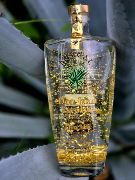 Mezcal con oro en Oaxaca. Foto: Fb@Felipa Medina.
