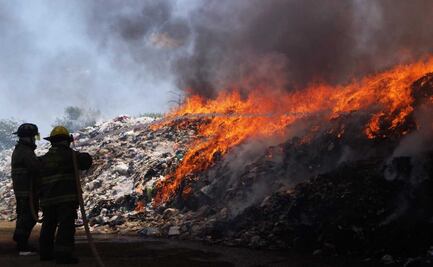Se incendian toneladas de basura en riveras del río Atoyac, tiradero  clandestino de la ciudad de Oaxaca