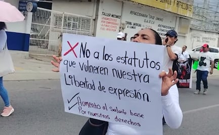 Trabajadores del Hospital General de Salina Cruz marchan para exigir el abasto de medicamentos e insumos
