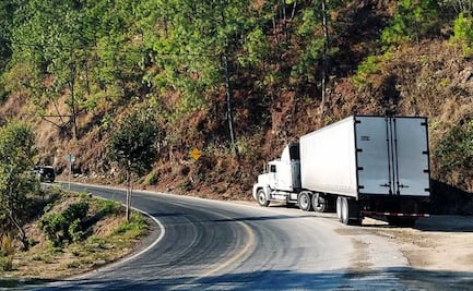 Limitan circulación de tráileres en el Istmo de Oaxaca por frente frío 33; alertan olas de 4 metros