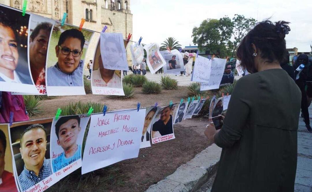 Desde Oaxaca, llegan a la frontera con EU tendederos para denunciar a hombres deudores alimentarios. Foto: Mario Arturo Martínez