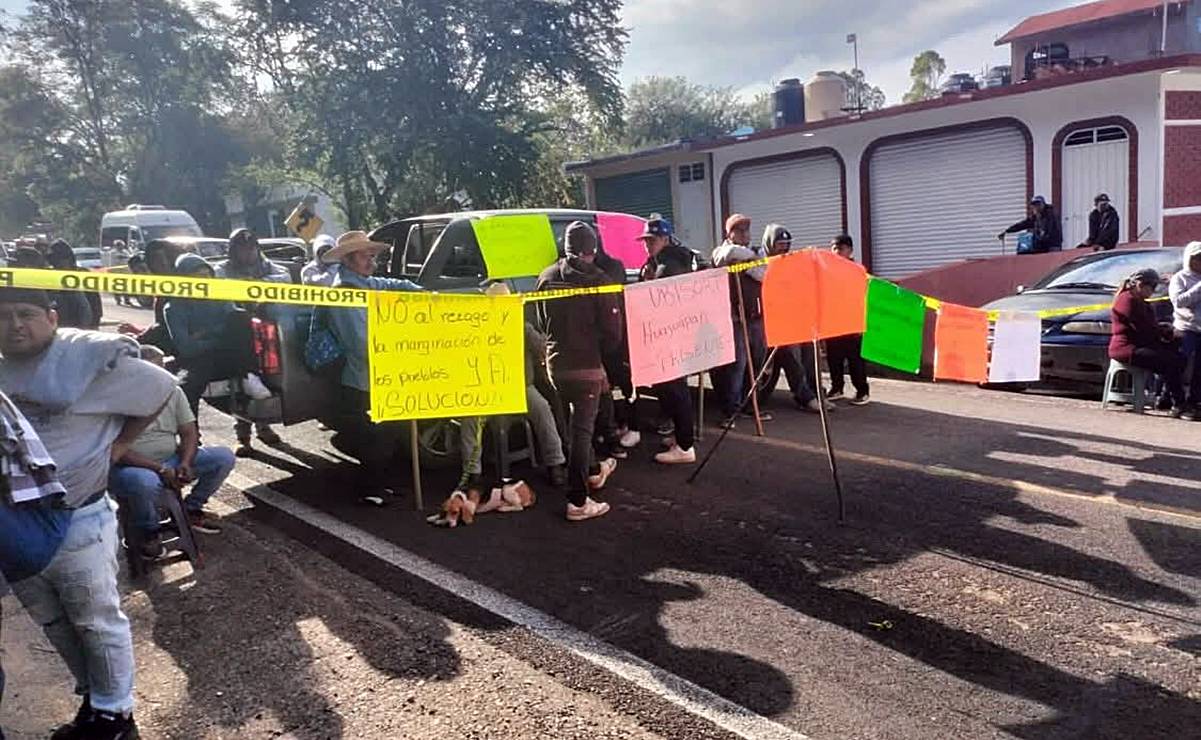 Pobladores de la Mixteca denuncian retención de recursos; bloquean carretera Huajuapan–Juxtlahuaca