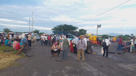 Protestan pescadores del Istmo contra Eólica del Sur, le exigen apoyo prometido