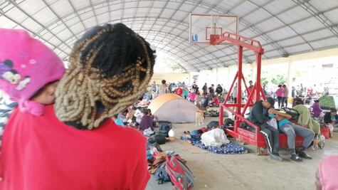 Por cansancio y frío, caravana migrante permanecerá en Oaxaca; piden alimentos a pobladores