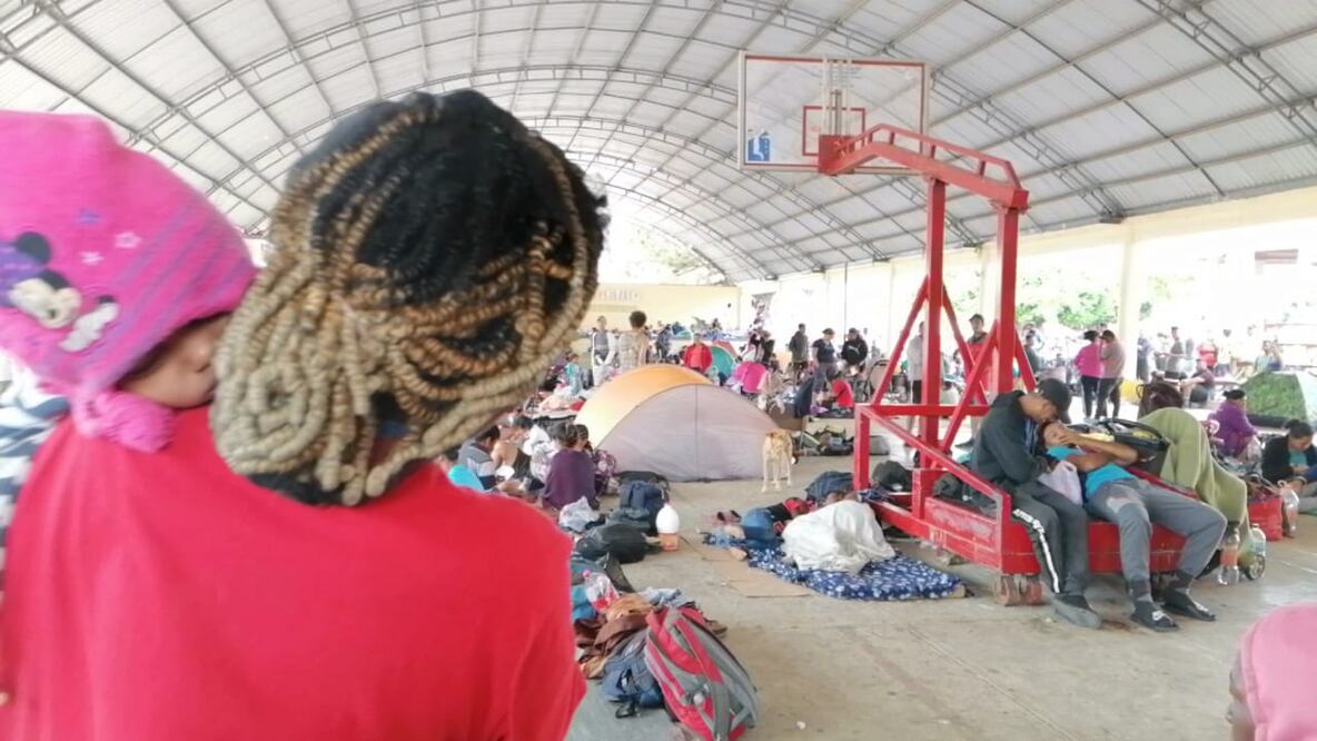 Por cansancio y frío, caravana migrante permanecerá en Oaxaca; piden alimentos a pobladores. Foto: Especial