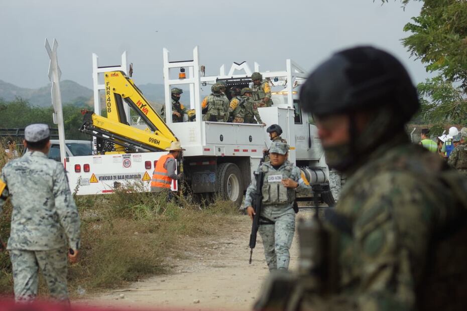 FGR realiza labores periciales donde se descarriló el Tren Interoceánico. Foto: Edwin Hernández