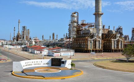 Refinería de Salina Cruz cumple 46 años entre reclamos por contaminación y deuda con proveedores 