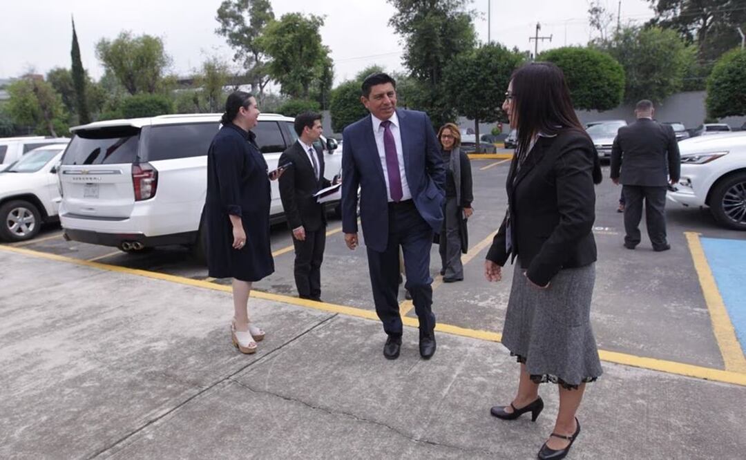 Gobernador de Oaxaca censura a la prensa; fue él quien pidió excluir a reporteros de reunión en el INE. Foto: INE