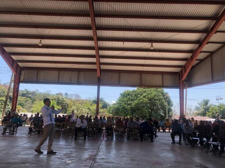 Comuneros de Santa María Chimalapa retienen al titular de la Procuraduría Agraria; piden atención de presidente de la Suprema Corte 