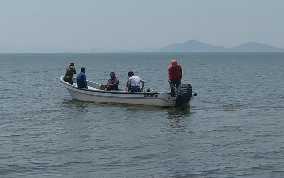 Rayo mata a pescador y deja a dos más heridos que viajaban en su lancha en laguna del Istmo de Oaxaca