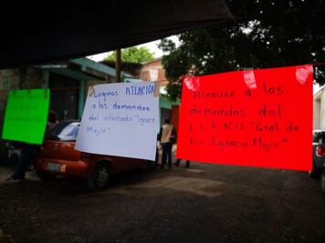 Con bloqueo, Sección 22 exige seguridad en internado Ignacio Mejía