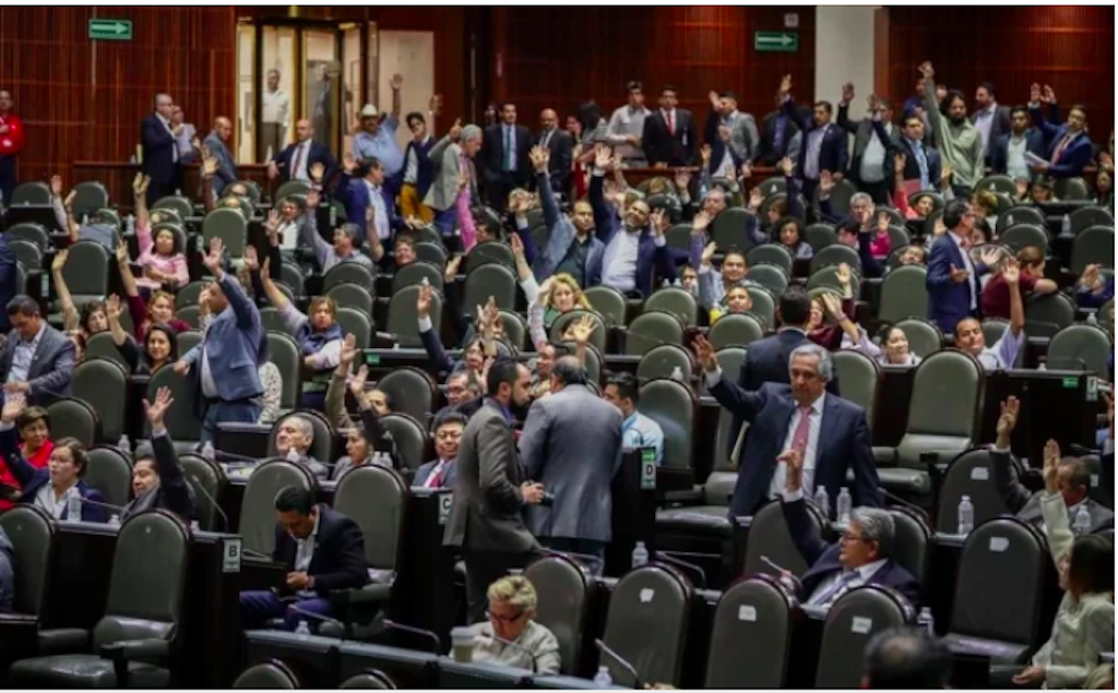 Diputados avalan la reforma educativa; pasa al Senado