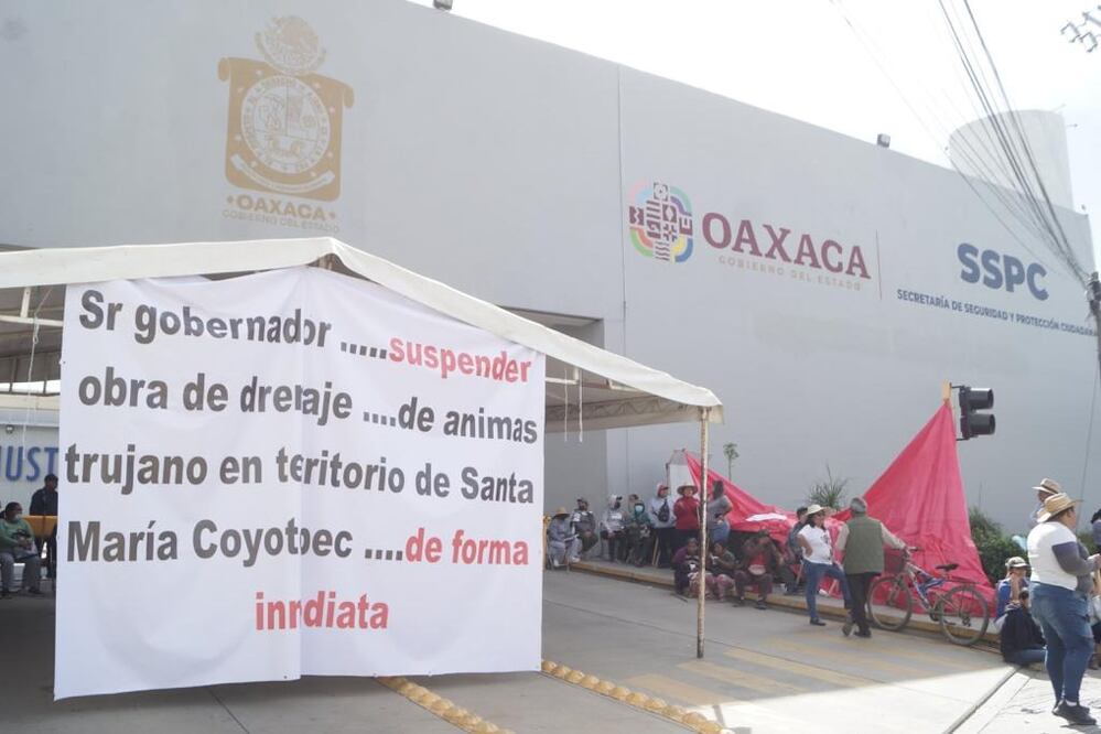 Retención de 220 trabajadores del gobierno de Oaxaca, por falta de atención: Edil de Coyotepec. Foto: Edwin Hernández