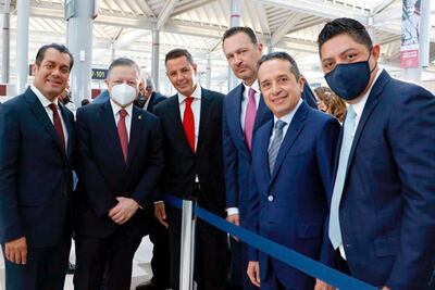 Asiste Murat a inauguración del Aeropuerto Internacional Felipe Ángeles; envía felicitación a AMLO