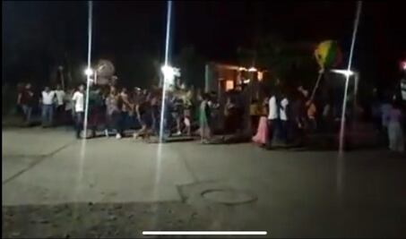 Muxes rompen cuarentena en Ixtepec para realizar calenda, autoridad impone sanciones