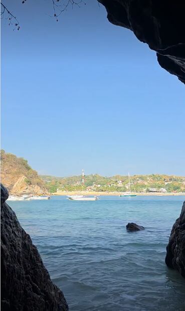 Cueva del Oso en Playa Panteón, Oaxaca. Foto: captura de IG@soy_andrea_tabatha