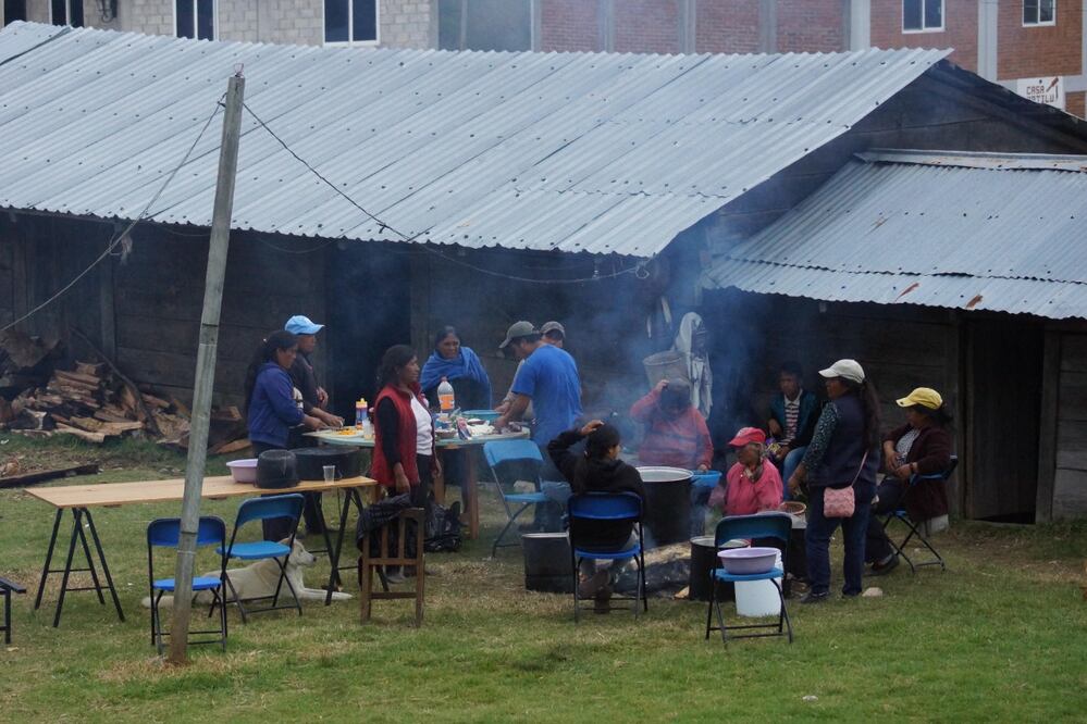Realiza CNDH censo de desplazados en Atatlahuca, Oaxaca; Segego entrega víveres. Foto: Edwin Hernández