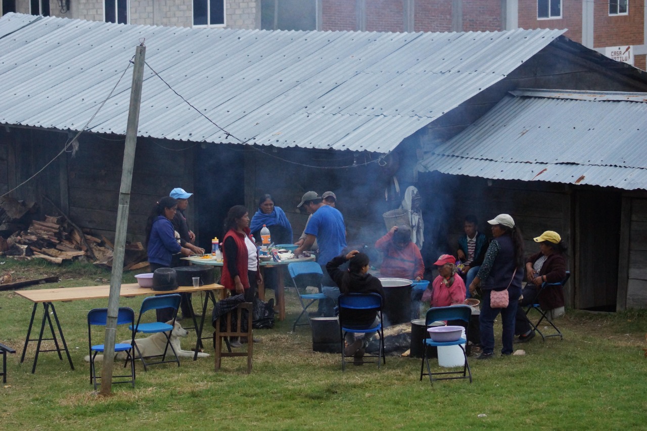 Realiza CNDH censo de desplazados en Atatlahuca, Oaxaca; Segego entrega víveres. Foto: Edwin Hernández