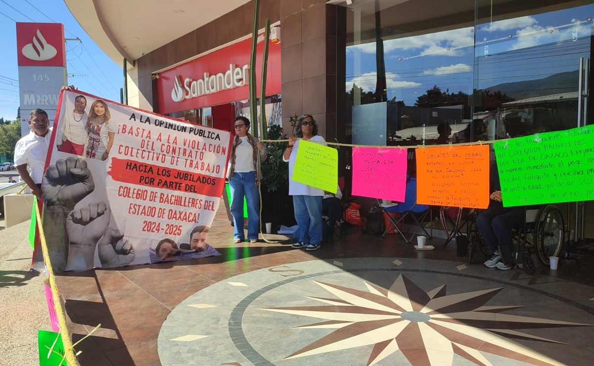 Jubilados del Cobao toman oficinas centrales en Oaxaca. Foto: Juan Carlos Zavala