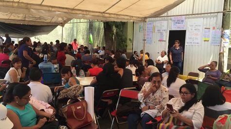 Protestan trabajadores de salud; exigen renuncia de un funcionario