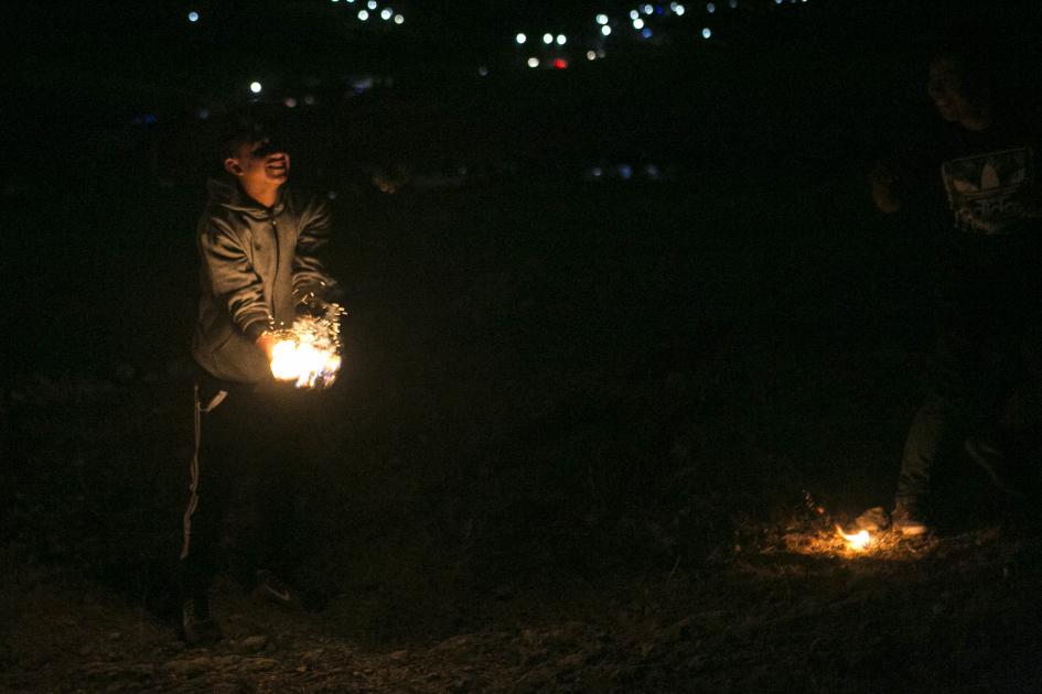 En Teotitlán del Valle, bolas de fuego para iniciar el año nuevo | Oaxaca