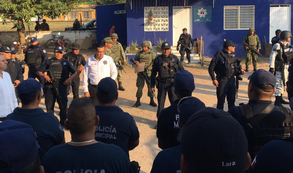 Separan del cargo a 35 policías de Loma Bonita; mando estatal queda al frente de la seguridad del municipio